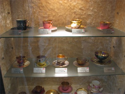 展出的古董茶具