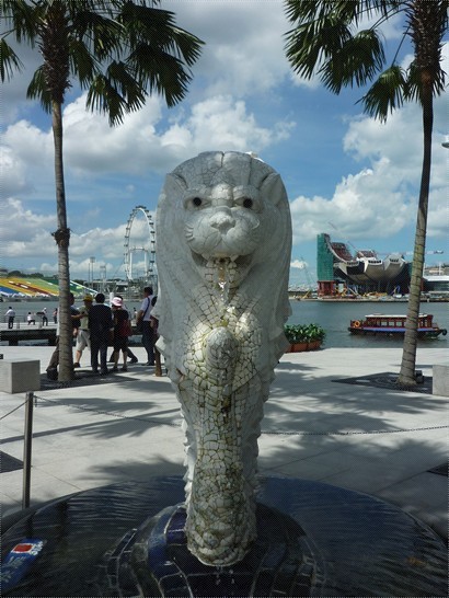 魚尾獅小雕像