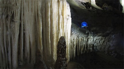 洞內鐘乳石