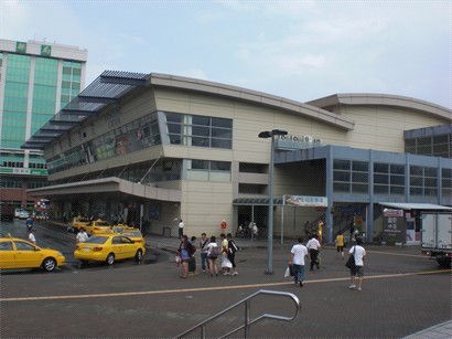 新高雄火車站