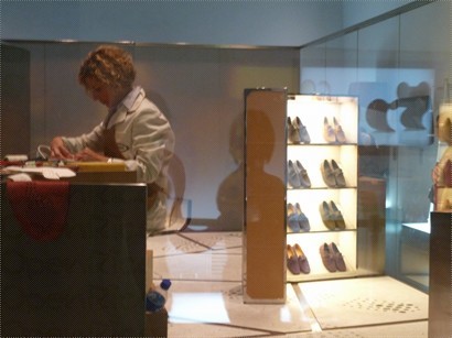 意大利館裏品牌Tod´s的造鞋師
