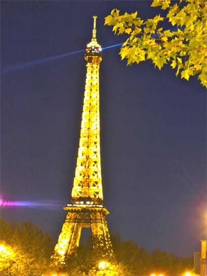光芒四射的 Eiffel Tower!