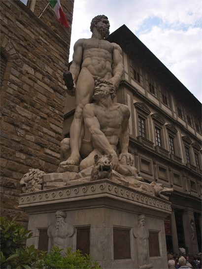 Hercules and Cacus 的塑像