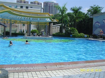 嘉輝會酒店的泳池, 這個泳池較近囍悅酒店, 我們要call shuttle bus 來泳池