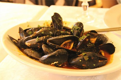 mussels in tomato and basil sauce