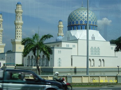 去1 Borneo途中見到水上清真寺