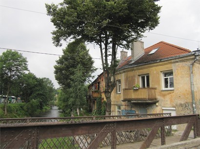 Užupis 的意思就是「在河邊」。