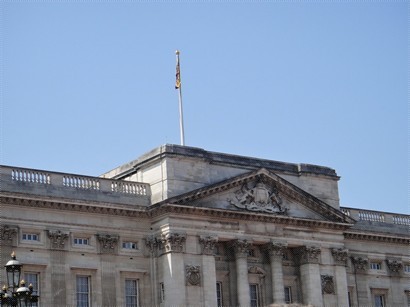 此旗代表英女皇在白金漢宮內