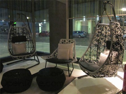 lobby的裝修好型, 一邊坐吊椅看著城市街景, 一邊飲香檳 ^ ^