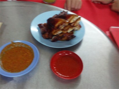 黃亞華招牌焼雞翼，每隻RM2.5，最少2隻