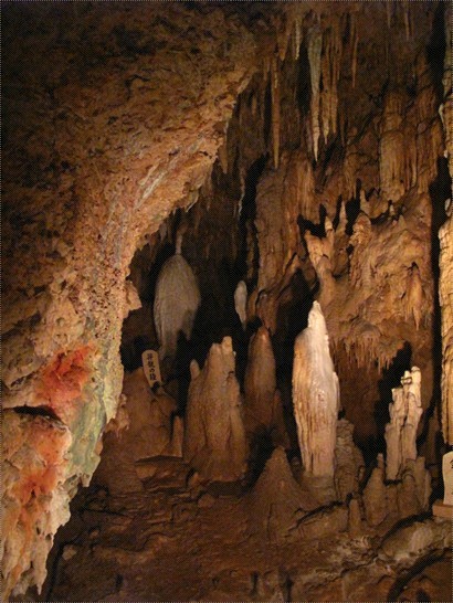 玉泉洞內的鐘乳石
