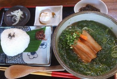 アーサSoba 套餐 - Soba和三枚肉都好吃，但那緑色的topping真的吃不慣。