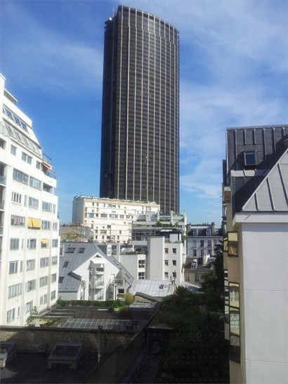 由我間酒店房望出去近在咫尺的Tour Montparnasse