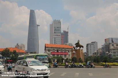 圓環中騎馬的銅像~越南的民族英雄陳漢元