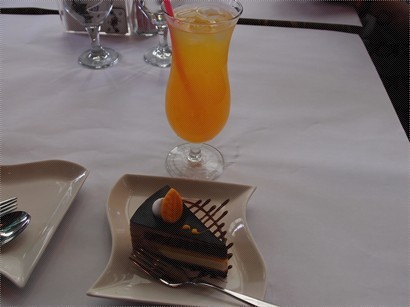 下午茶餐, 百香果巧克力切餅+水蜜桃果汁, NT100