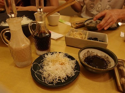 高麗菜溝咗芝麻醬汁, 非常好味嘅沙律, 最好係無限供應麻!