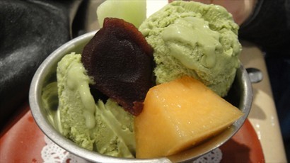 朋友選的綠茶冰淇淋, 跟紅豆蓉是絕配