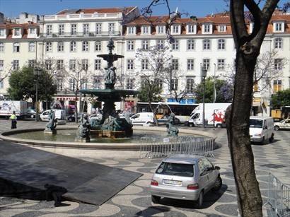 Rossio Square: Bronze Rossio Fountain