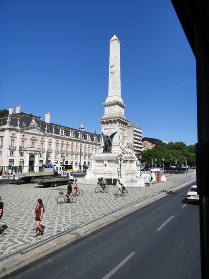 Restauradores Square: Monument to the Restorers