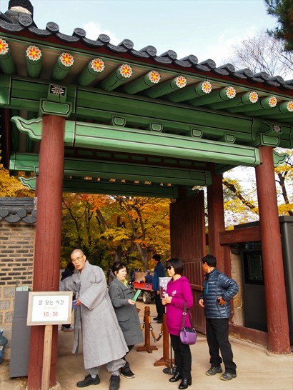 在秘苑出入口旁就可以去昌慶宮了！