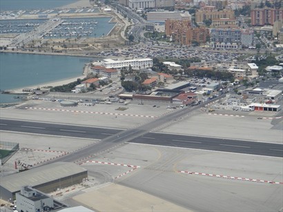 Gibraltar International Airport：所有車輛突然被截停