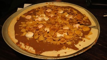 Chocolate pizza with a crunch, 餅皮又乾又硬