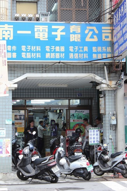 A 3 floors shop in Tainan near the railway station resembling the Apliu street of HK