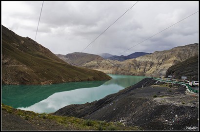 滿拉水庫以灌溉、發電為主,兼有防洪、旅遊等綜合效益的大型水利建設項目，有“西藏第一壩”之稱。