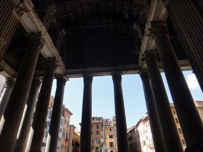 Roman Pantheon: Granite Corinthian columns