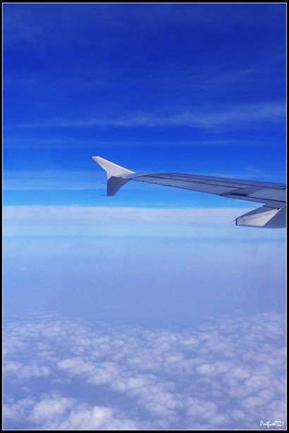 由廣州機場坐飛機直航到暹粒，在半空之中可以欣賞到雲層。