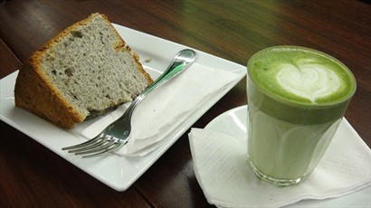 Sesame chiffon cake 很鬆軟, Green tea latte 濃滑中帶淡淡綠茶香