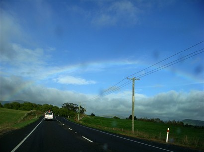 路上巧遇彩虹，可惜未到達它的盡頭已經消散