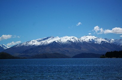 Lake Wanaka 灘邊面對著雪山