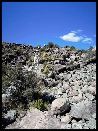 登山步道都是石頭，需要一點體力喔！忍一下，美好風景在前方！