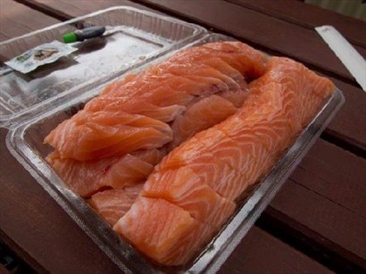 入口即化新鮮鮭魚片，正啊！