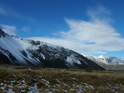 五月，其他地區還沒有雪的時候，Mount Cook的地上已有冰塊