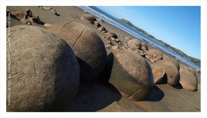 沙灘上散佈著大大小小的巨圓波波石 Moeraki Boulders