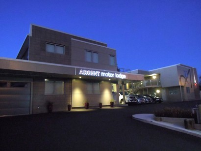 Argent Motor Lodge 的建築外型頗具型格，帶點Hip Hotel的影子
