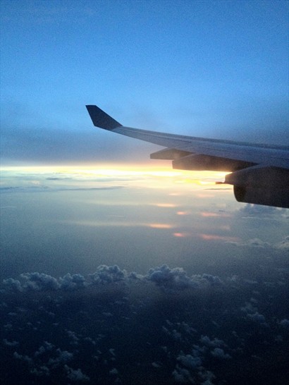 飛越5千公里，超過十小時的航程，在機上欣賞到太平洋的晨㬢，終於降落在紐西蘭，心情實在興奮