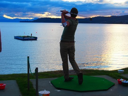 Lake Taupo的活動--打Golf到湖上的平台