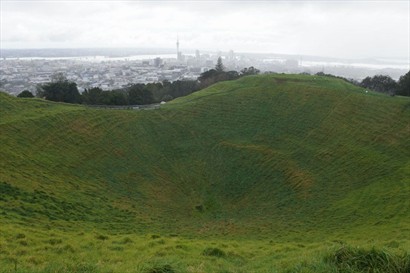 去到最後一個食點之前，Elly兜埋我地去Auckland 必到景點：Mount Eden! 