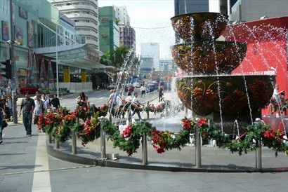 KL bintang walk 市中心購物大道，相連著商場與餐廳。
