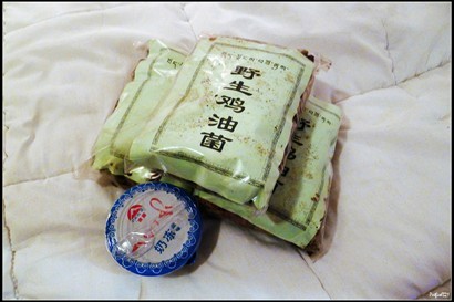 買了RMB120/3包，因為不見了耳環，我用RMB5/1對耳環，還有RMB4買了這酸奶一試。
