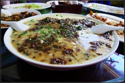 這個是湯。這餐我們吃了RMB437/14人，一點都不貴吧。