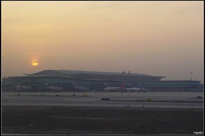 19:00降落於西安的機場。