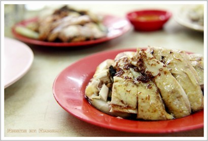 "雞飯"(Rm 6.5..約$12)  肉質嫩滑有雞味~醬油惹味..底層仲有唔少青瓜