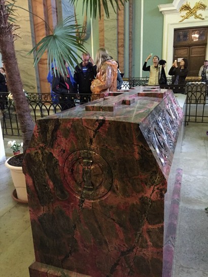 亞歷山大二世棺槨用玫瑰石做的