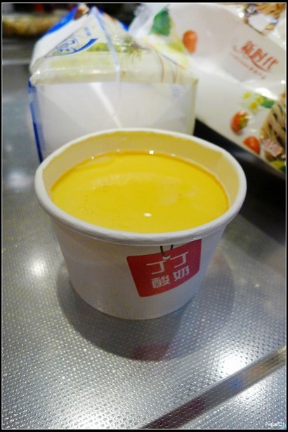 來到這間JJ酸奶店，便買了一杯蜂蜜味來吃，RMB8/杯，入口很滑和酸，但沒有西藏的好吃。 