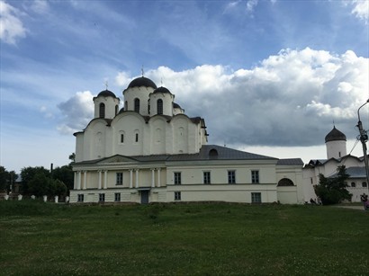 St. Nicholas Cathedral（Николо-Дворищенский собор）