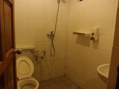 廁所兼浴室, 舊式基本裝修, 雖然唔豪華, 但乾淨寬闊